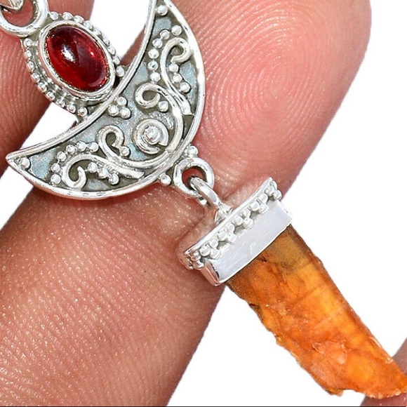 ✨Charged✨ Crescent moon gemstone pendants - Picture 3 of 5